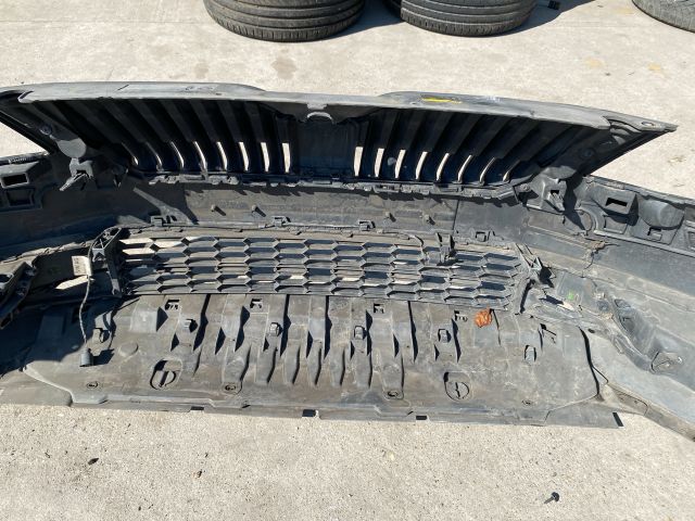 bontott SKODA SUPERB III Első Lökhárító (Részeivel)