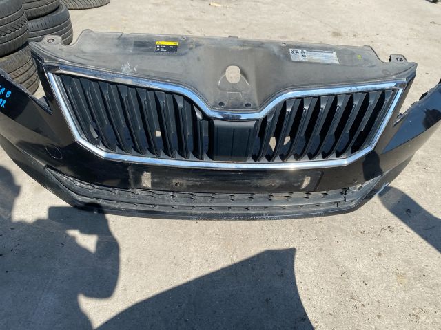 bontott SKODA SUPERB III Első Lökhárító (Részeivel)