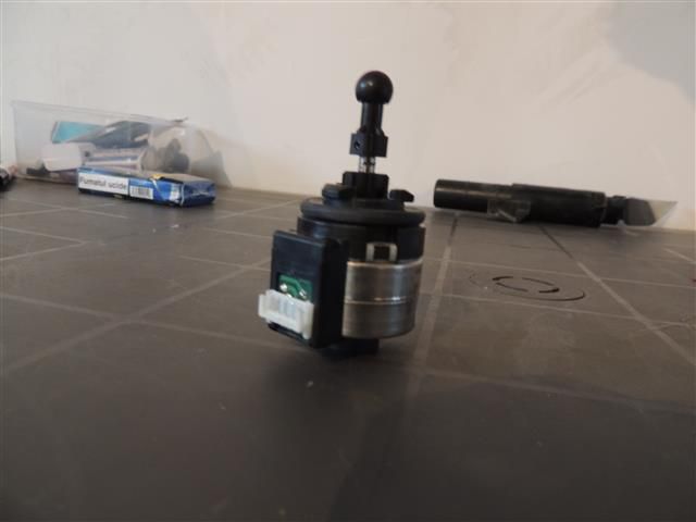 bontott SKODA SUPERB III Fényszórómagasság Állító Motor Jobb