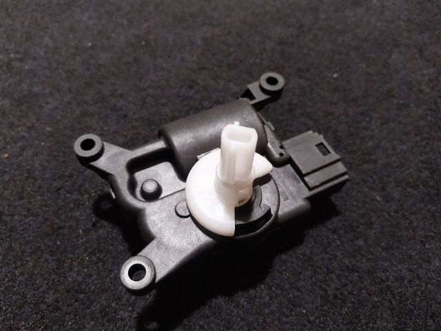 bontott SKODA SUPERB III Fűtés Állító Motor