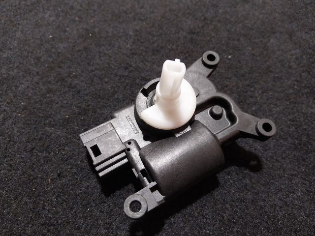 bontott SKODA SUPERB III Fűtés Állító Motor