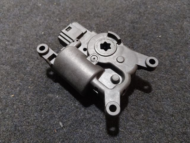 bontott SKODA SUPERB III Fűtés Állító Motor