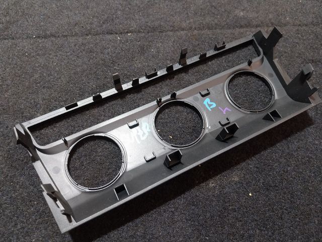 bontott SKODA SUPERB III Fűtéskapcsoló Keret