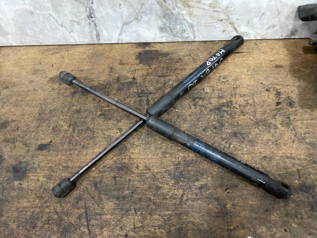 bontott SKODA SUPERB III Gázrugós Kitámasztó Teleszkóp Motorháztető