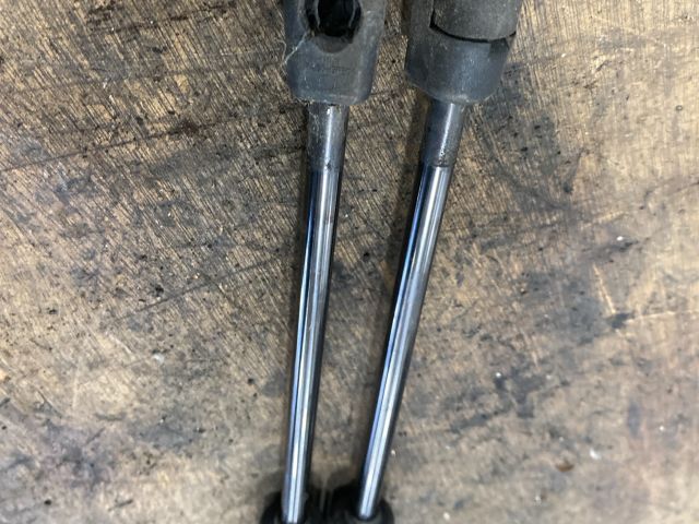 bontott SKODA SUPERB III Gázrugós Kitámasztó Teleszkóp Motorháztető