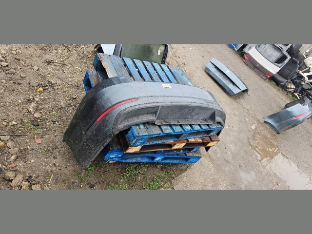 bontott SKODA SUPERB III Hátsó Lökhárító (Részeivel)