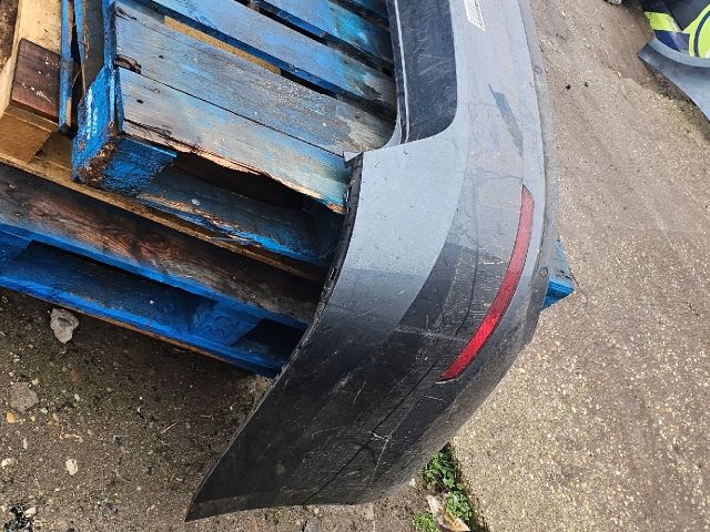 bontott SKODA SUPERB III Hátsó Lökhárító (Részeivel)