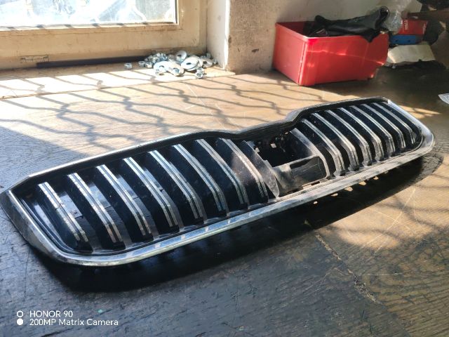 bontott SKODA SUPERB III Hűtőrács