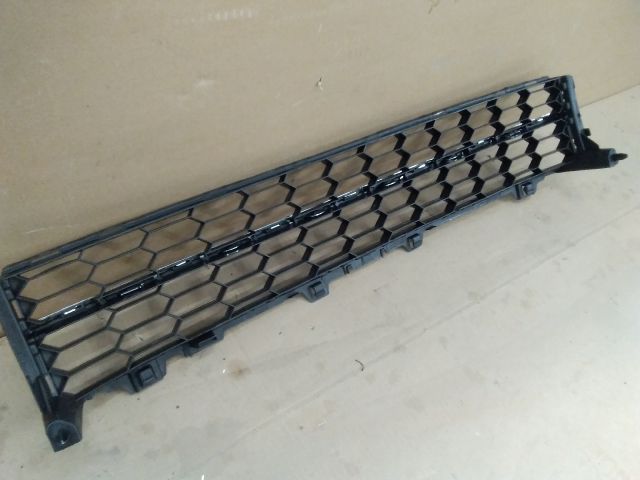 bontott SKODA SUPERB III Hűtőrács