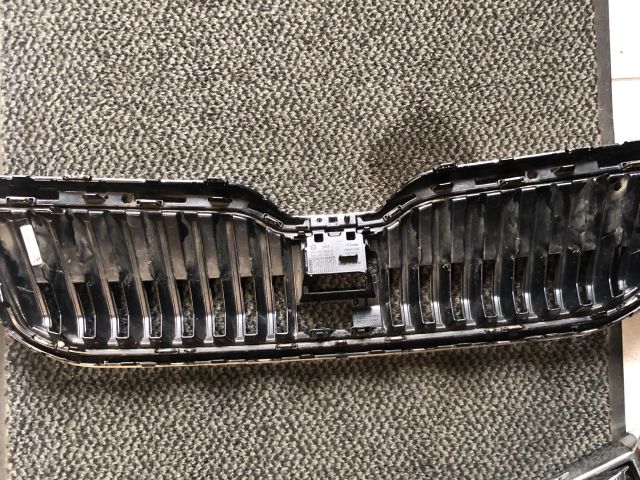 bontott SKODA SUPERB III Hűtőrács