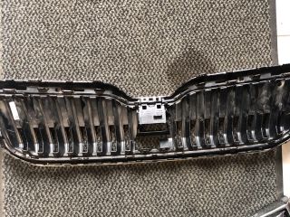 bontott SKODA SUPERB III Hűtőrács