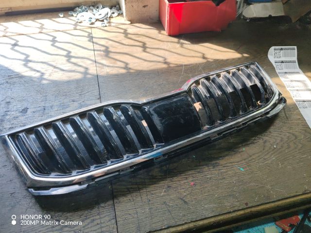 bontott SKODA SUPERB III Hűtőrács