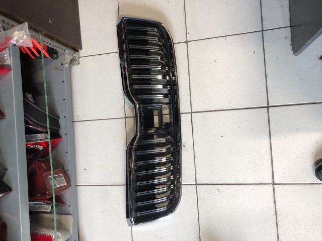 bontott SKODA SUPERB III Hűtőrács