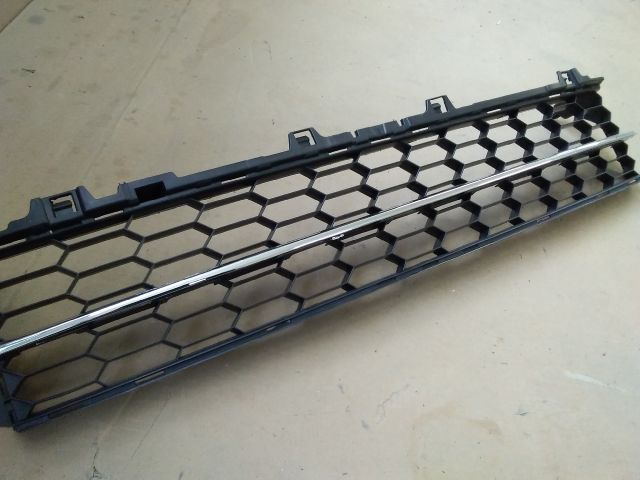 bontott SKODA SUPERB III Hűtőrács