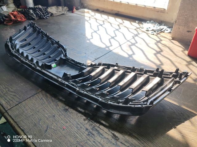 bontott SKODA SUPERB III Hűtőrács