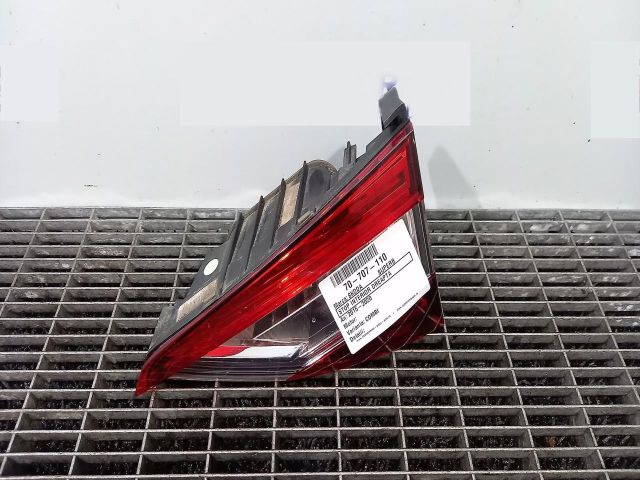 bontott SKODA SUPERB III Jobb Belső Hátsó Lámpa