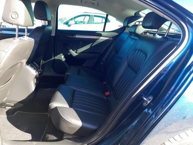 bontott SKODA SUPERB III Jobb Belső Hátsó Lámpa