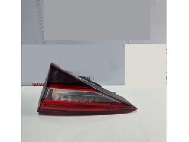 bontott SKODA SUPERB III Jobb Belső Hátsó Lámpa