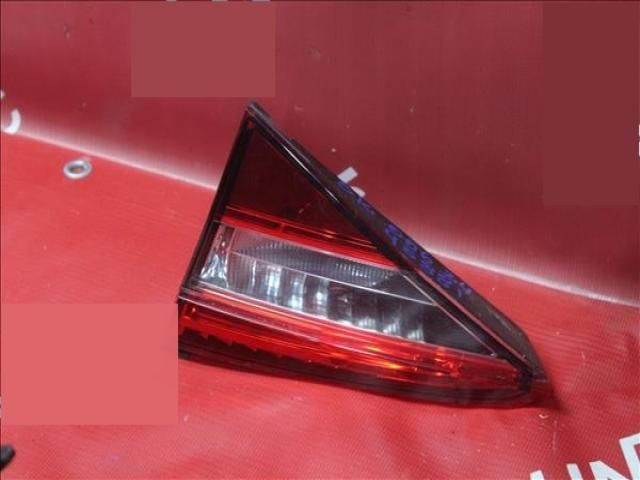 bontott SKODA SUPERB III Jobb Belső Hátsó Lámpa