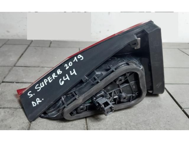 bontott SKODA SUPERB III Jobb Belső Hátsó Lámpa