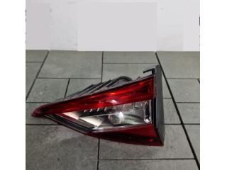 bontott SKODA SUPERB III Jobb Belső Hátsó Lámpa