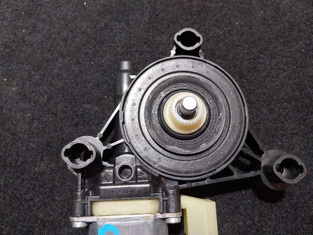 bontott SKODA SUPERB III Jobb első Ablakemelő Motor