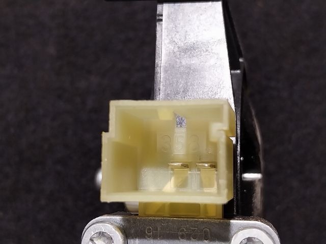 bontott SKODA SUPERB III Jobb első Ablakemelő Motor