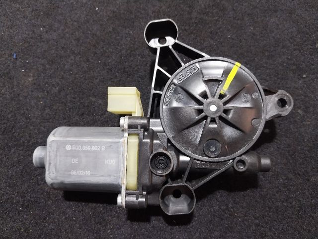 bontott SKODA SUPERB III Jobb első Ablakemelő Motor