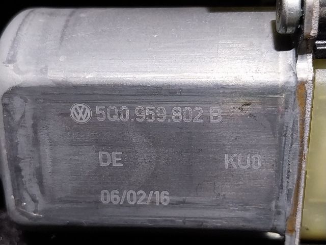 bontott SKODA SUPERB III Jobb első Ablakemelő Motor