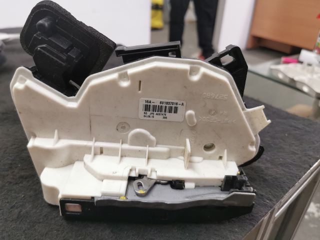 bontott SKODA SUPERB III Jobb első Ajtózár