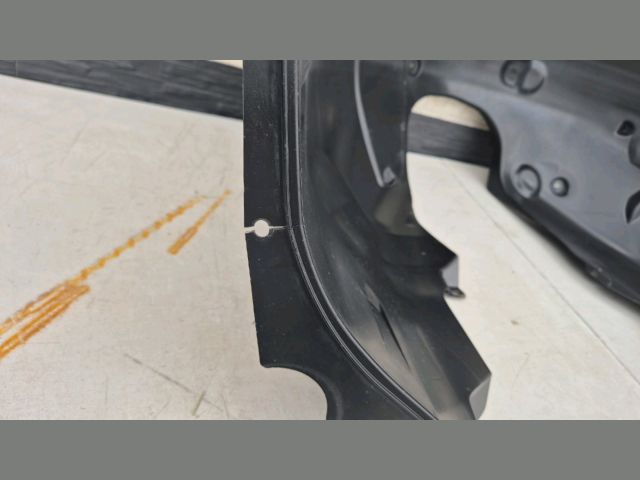 bontott SKODA SUPERB III Jobb első Dobbetét (Kerékjárati, Műanyag)