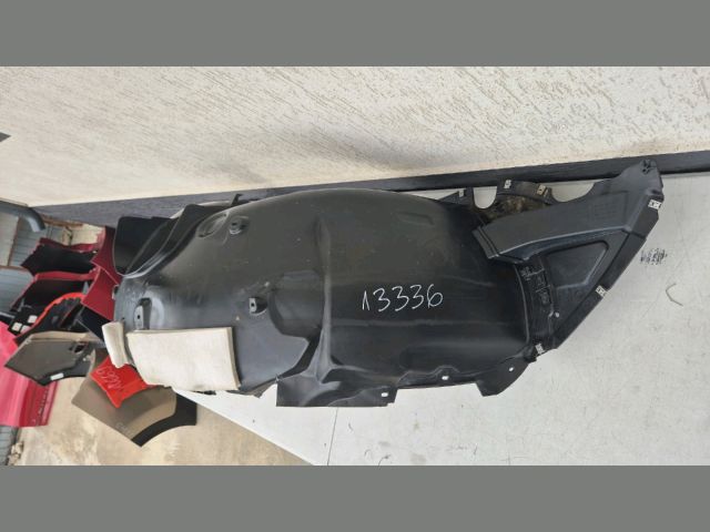 bontott SKODA SUPERB III Jobb első Dobbetét (Kerékjárati, Műanyag)