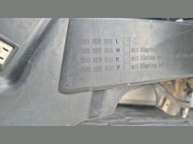 bontott SKODA SUPERB III Jobb első Dobbetét (Kerékjárati, Műanyag)