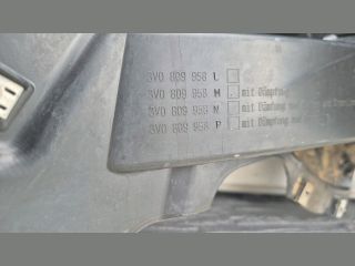 bontott SKODA SUPERB III Jobb első Dobbetét (Kerékjárati, Műanyag)