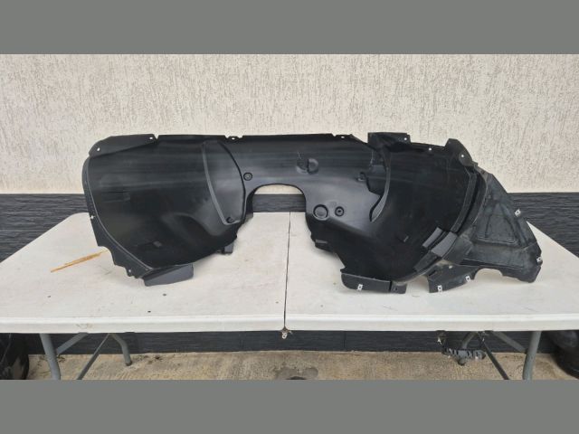 bontott SKODA SUPERB III Jobb első Dobbetét (Kerékjárati, Műanyag)