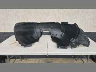 bontott SKODA SUPERB III Jobb első Dobbetét (Kerékjárati, Műanyag)