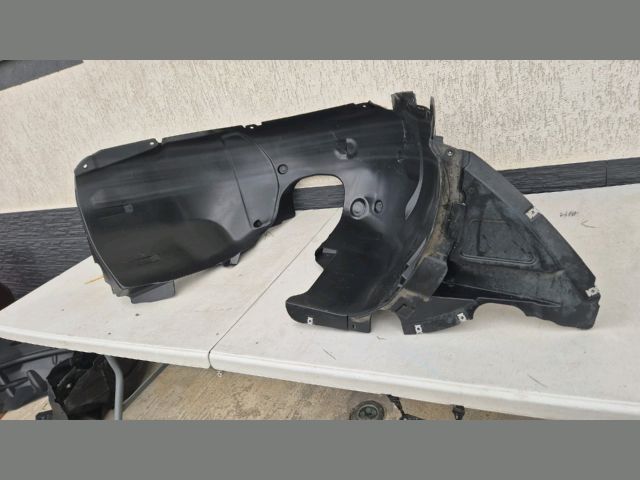 bontott SKODA SUPERB III Jobb első Dobbetét (Kerékjárati, Műanyag)