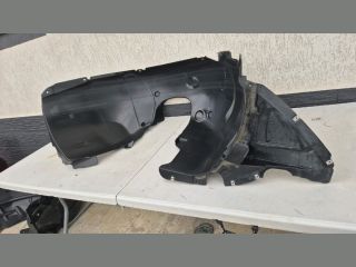 bontott SKODA SUPERB III Jobb első Dobbetét (Kerékjárati, Műanyag)