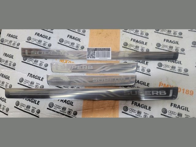 bontott SKODA SUPERB III Jobb első Küszöb Díszléc