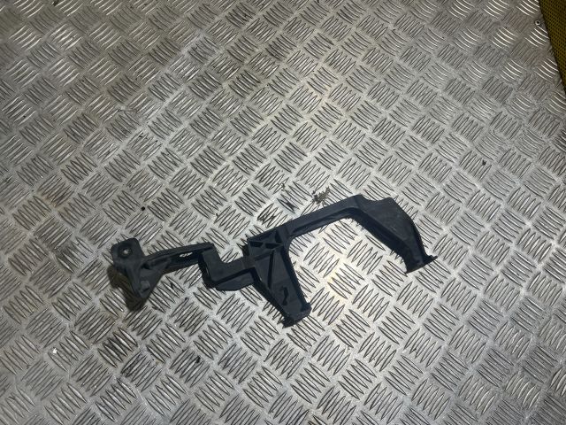 bontott SKODA SUPERB III Jobb első Oldal Lökhárító Tartó (Műanyag)