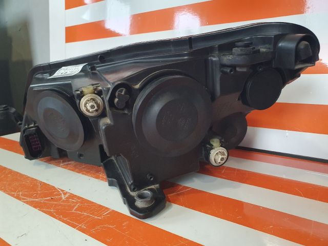 bontott SKODA SUPERB III Jobb Fényszóró