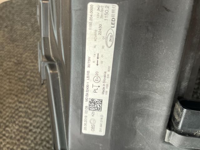 bontott SKODA SUPERB III Jobb Fényszóró