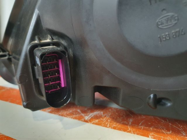 bontott SKODA SUPERB III Jobb Fényszóró