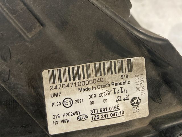 bontott SKODA SUPERB III Jobb Fényszóró