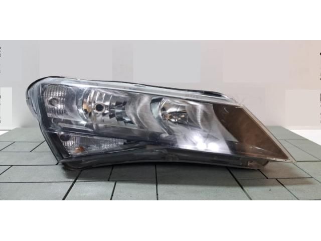 bontott SKODA SUPERB III Jobb Fényszóró