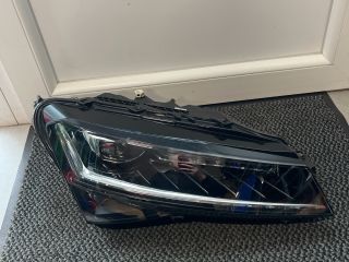 bontott SKODA SUPERB III Jobb Fényszóró