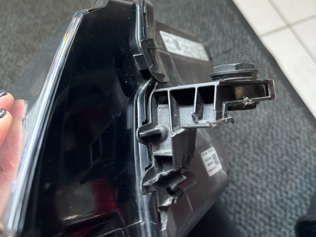 bontott SKODA SUPERB III Jobb Fényszóró