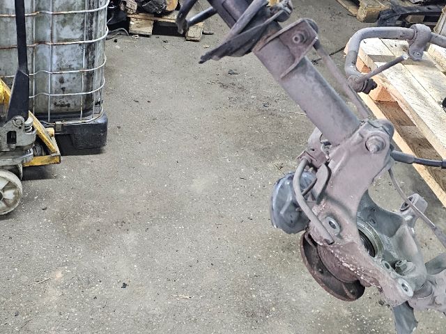 bontott SKODA SUPERB III Jobb Gólyaláb Csonkállvánnyal