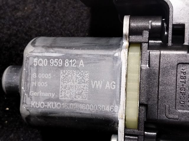 bontott SKODA SUPERB III Jobb hátsó Ablakemelő Motor