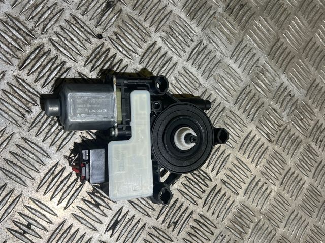 bontott SKODA SUPERB III Jobb hátsó Ablakemelő Motor